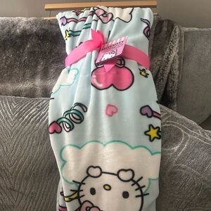 Hello kitty throw Jett